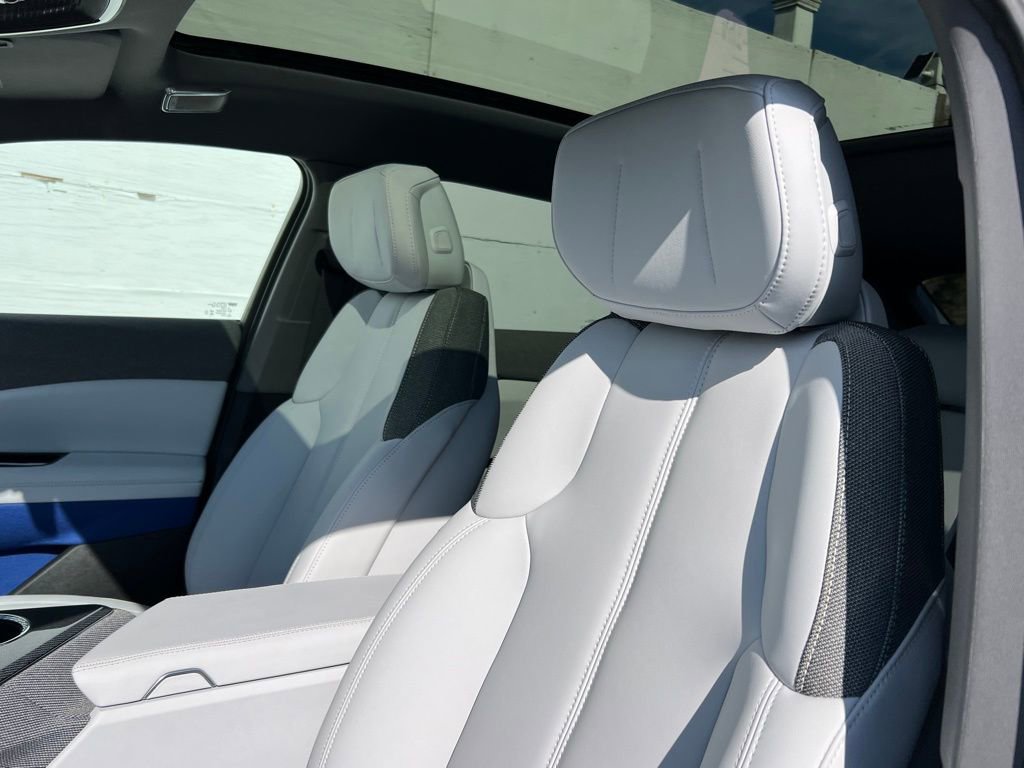 New 2026 Cadillac Optiq Luxury 1 image 10