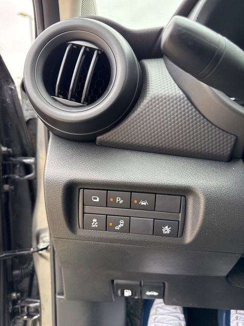 Used 2025 Nissan Kicks Play S image 17