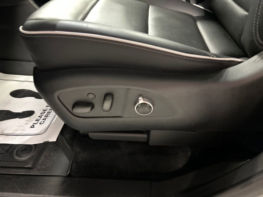 Used 2025 Buick Enclave Avenir image 13