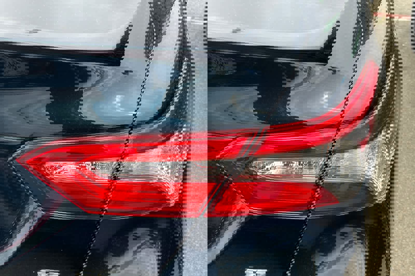 Certified 2018 Toyota Camry SE w/ Moonroof Package image 18