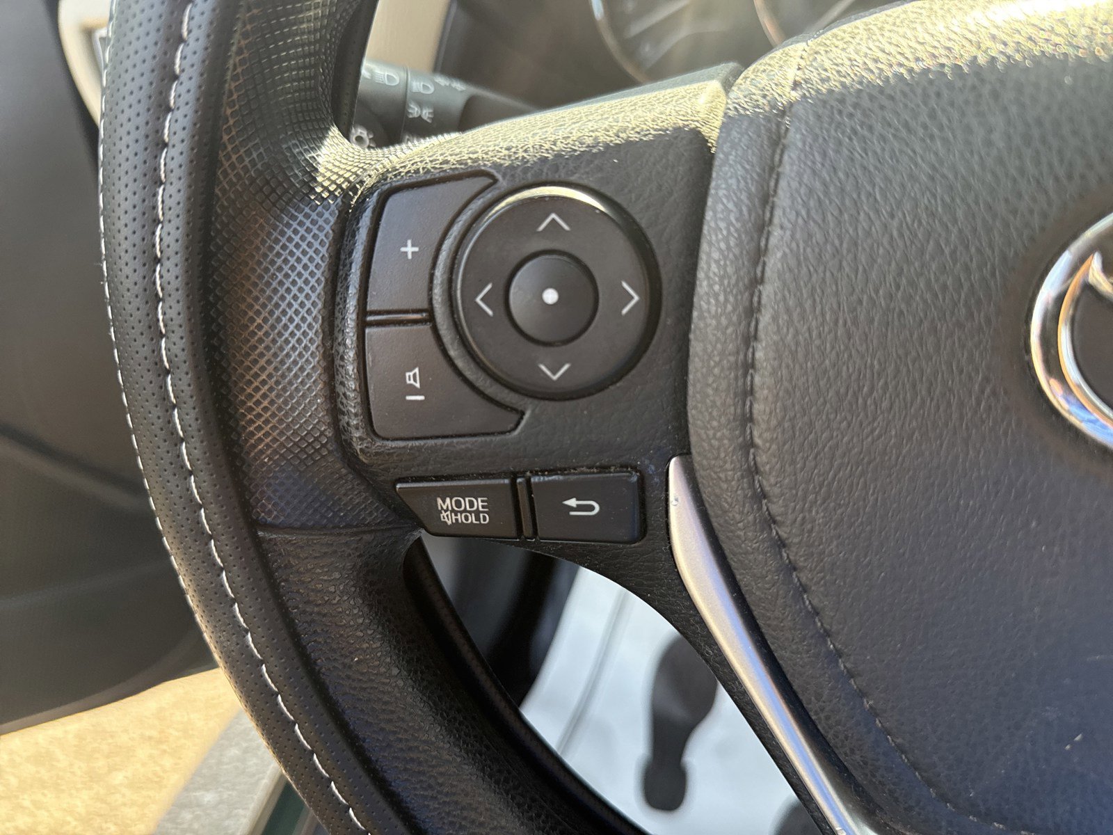 Used 2016 Toyota Corolla LE FWD image 17