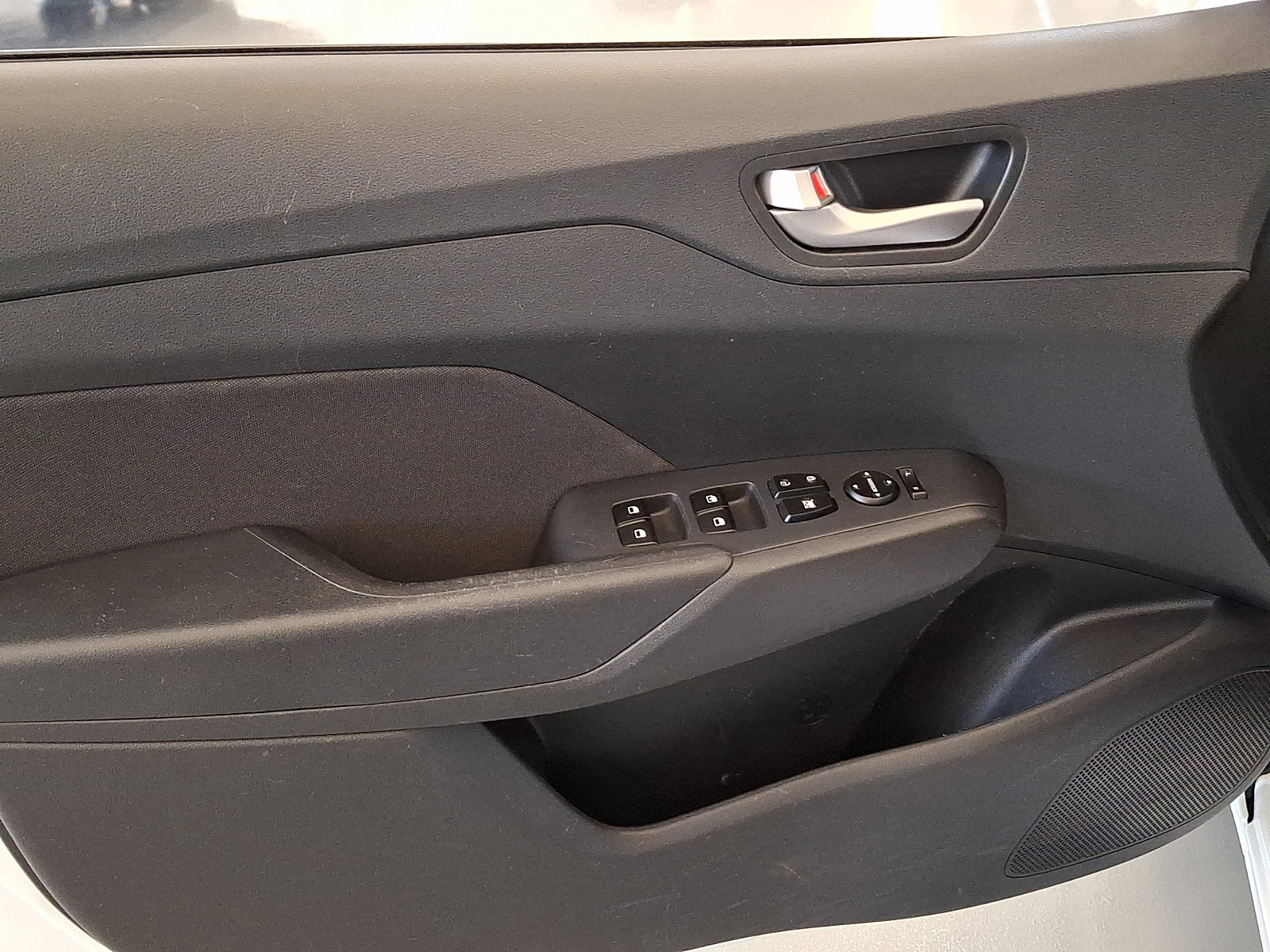 Used 2021 Hyundai Accent SE image 12