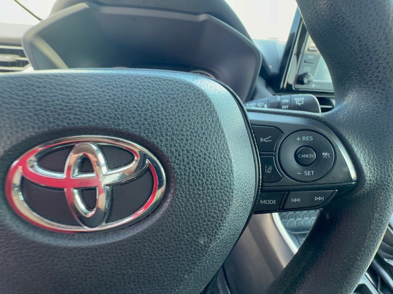 Used 2021 Toyota RAV4 XLE FWD image 19
