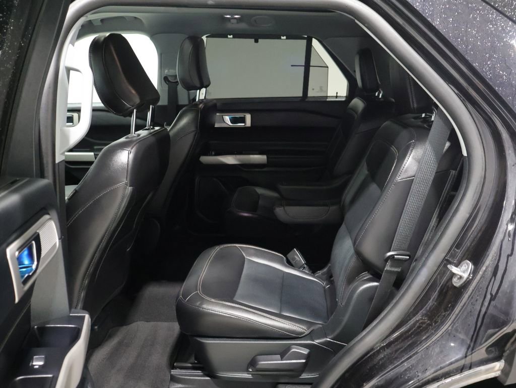 Used 2024 Ford Explorer Limited w/ Equipment Group 301A AWD/4WD image 19