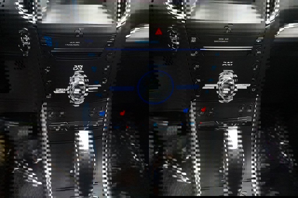 Used 2017 Ford Edge Titanium w/ Equipment Group 301A AWD/4WD image 11