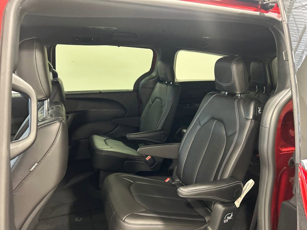 New 2026 Chrysler Pacifica Select image 30