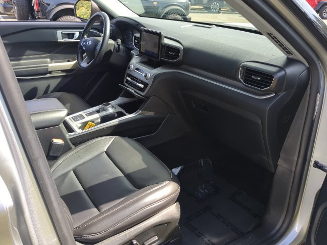 Used 2022 Ford Explorer XLT w/ Equipment Group 202A RWD image 33