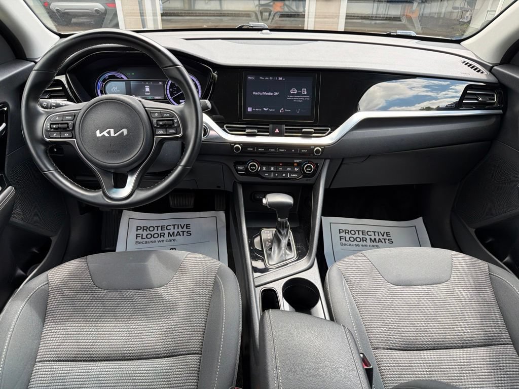 Used 2022 Kia Niro LXS FWD image 2