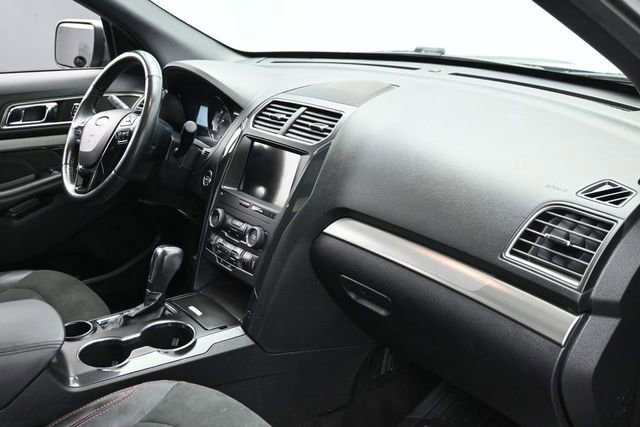 Used 2019 Ford Explorer XLT w/ Equipment Group 202A FWD image 29