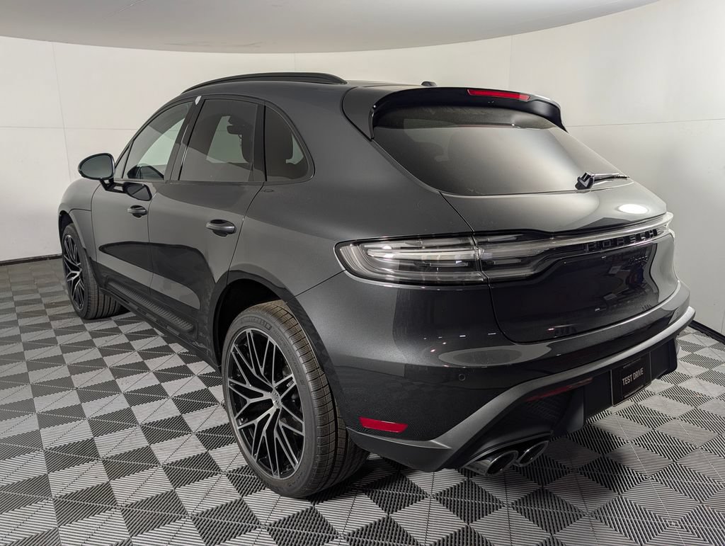 Certified 2026 Porsche Macan AWD/4WD image 3