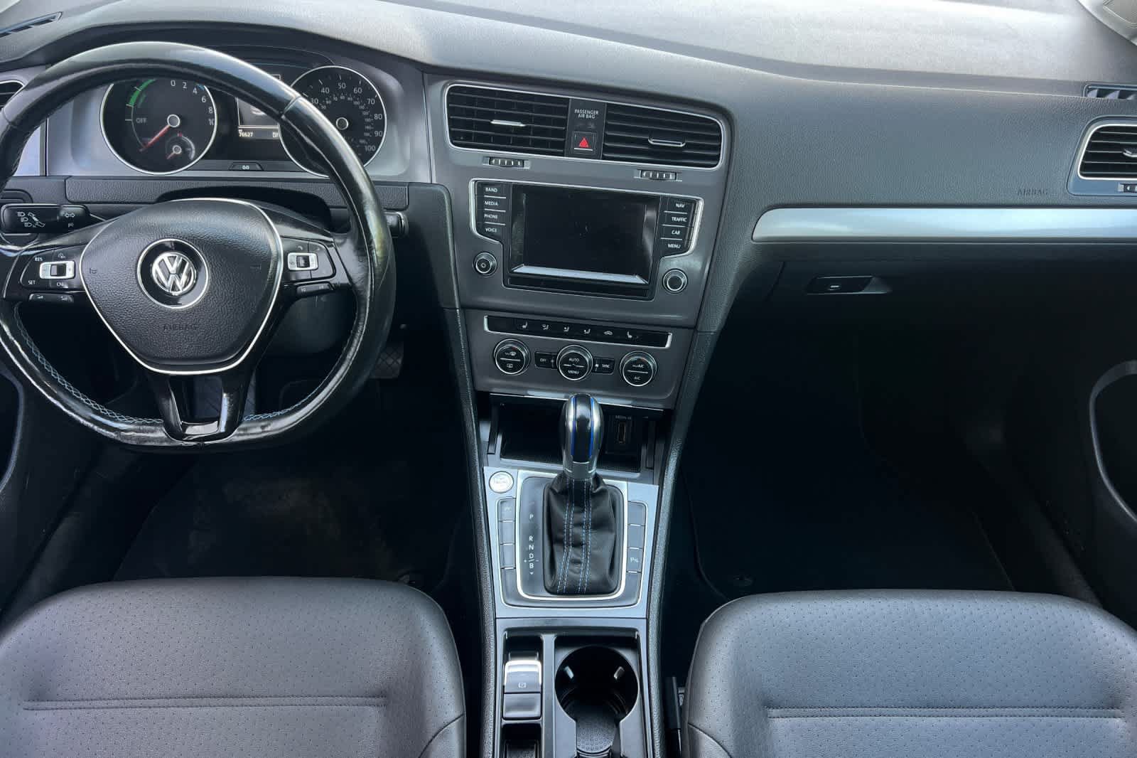 Used 2015 Volkswagen e-Golf SEL Premium FWD image 4