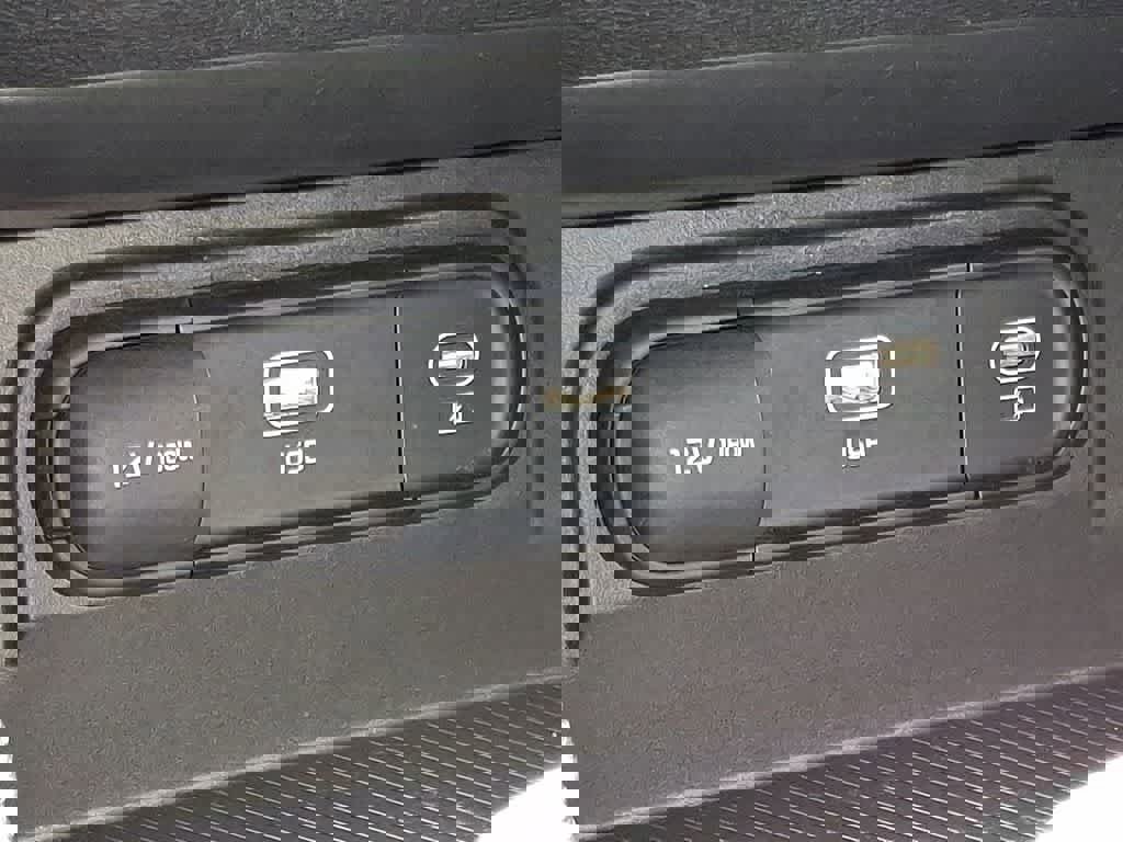 Used 2025 Kia Sportage LX image 23