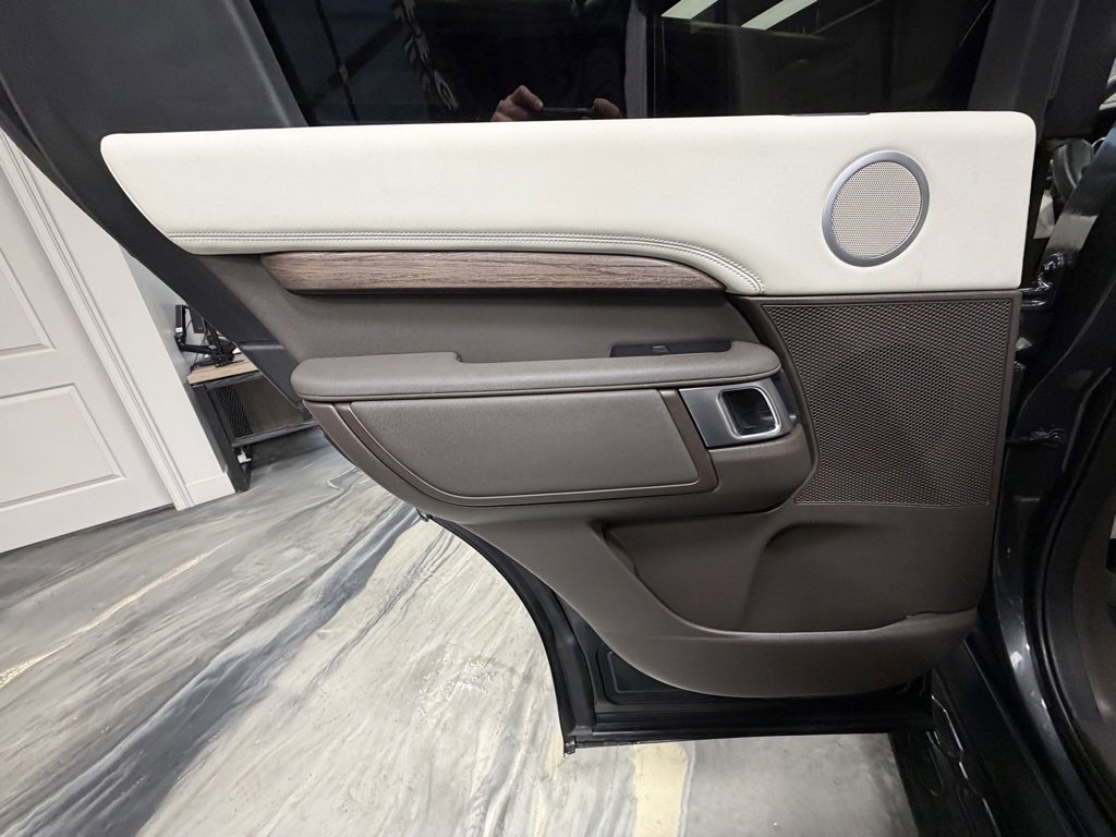 Used 2019 Land Rover Discovery HSE image 55