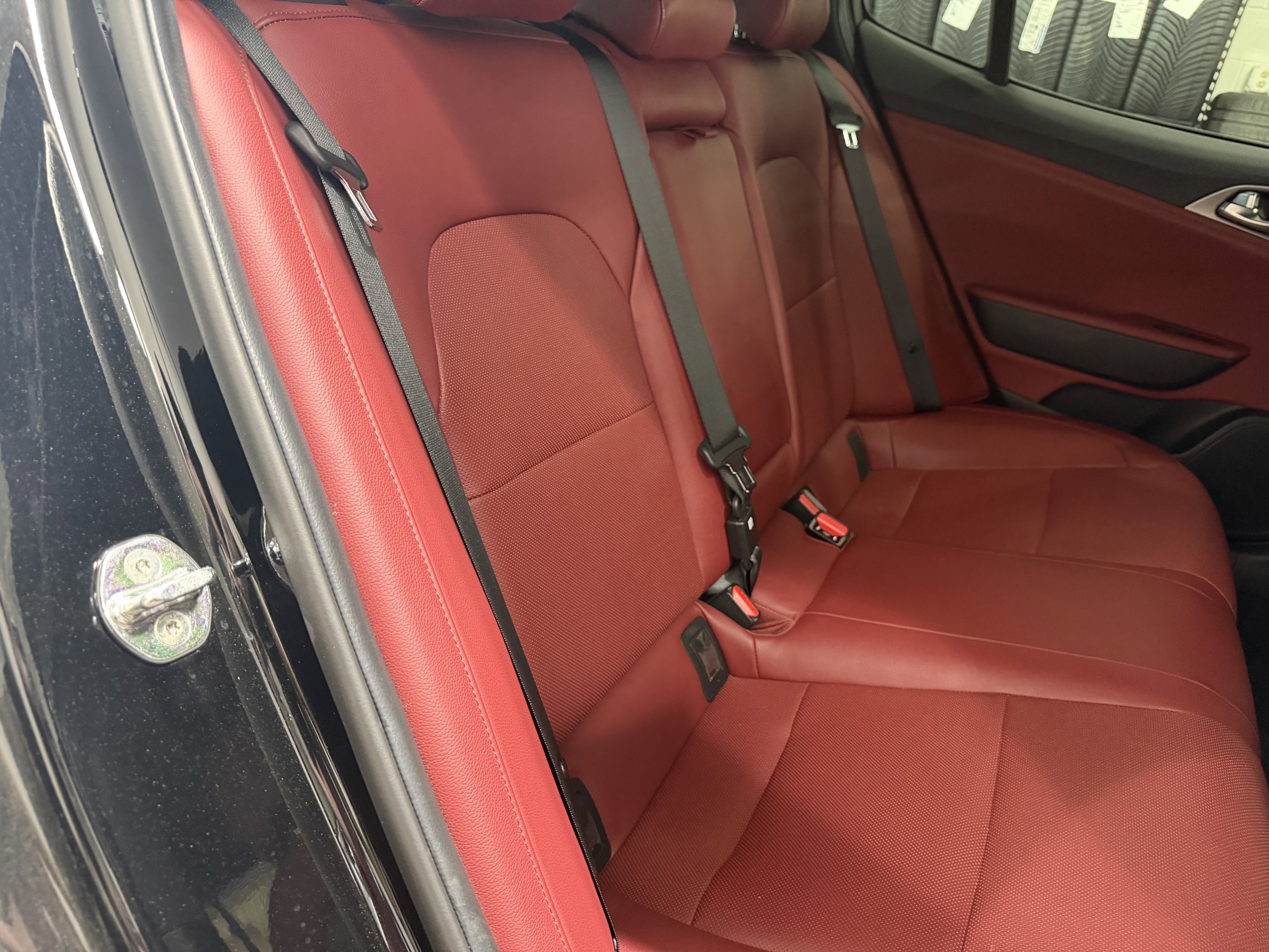 Used 2018 Kia Stinger GT1 RWD image 31