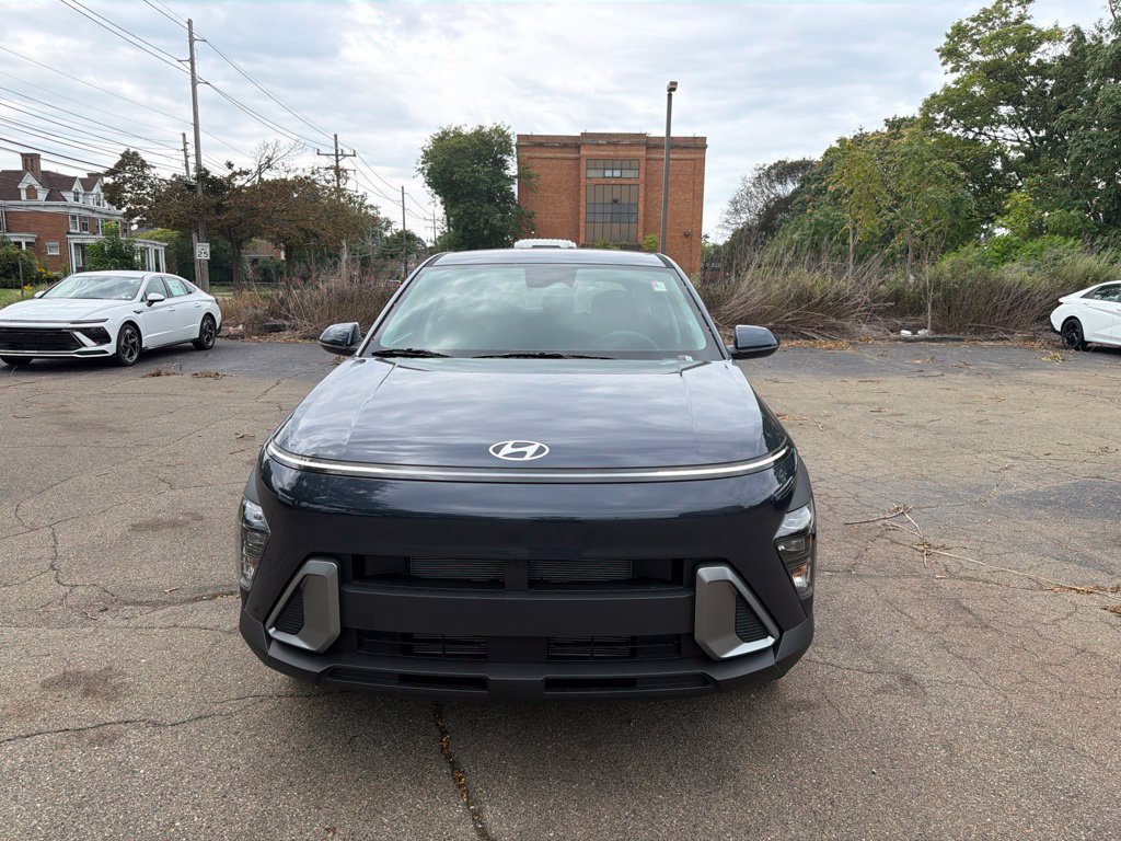 New 2027 Hyundai Kona SE AWD/4WD image 2