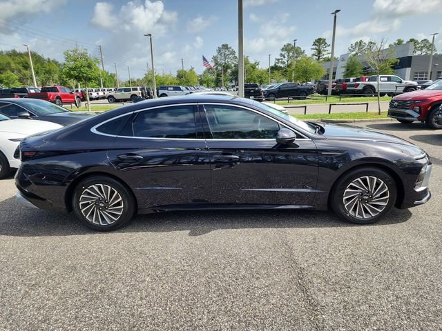 New 2025 Hyundai Sonata Limited FWD image 2
