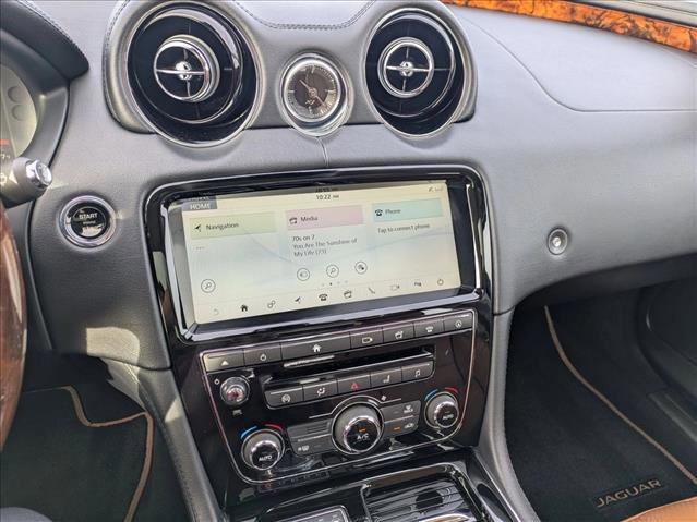 Used 2019 Jaguar XJ R-Sport image 15