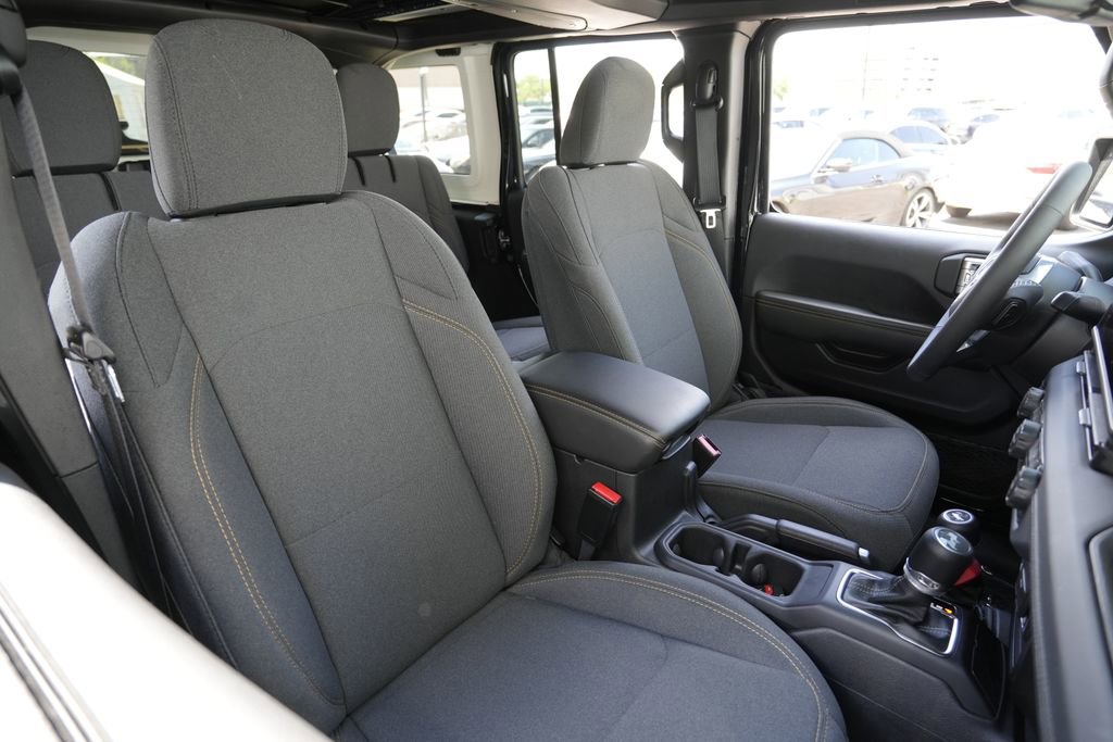 Used 2025 Jeep Wrangler Unlimited Sahara w/ Safety Group AWD/4WD image 30