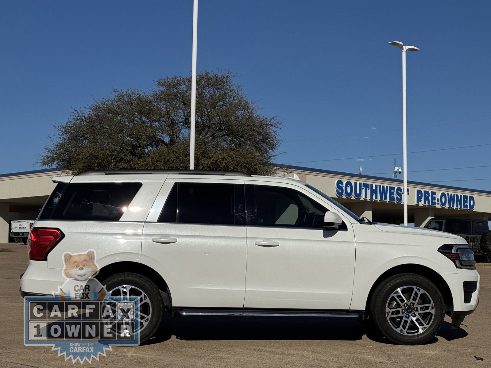 Used 2022 Ford Expedition XLT image 3