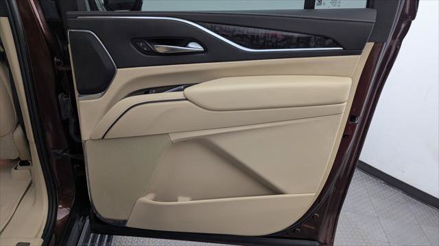 Used 2023 Cadillac Escalade ESV Premium Luxury w/ Performance Package AWD/4WD image 23
