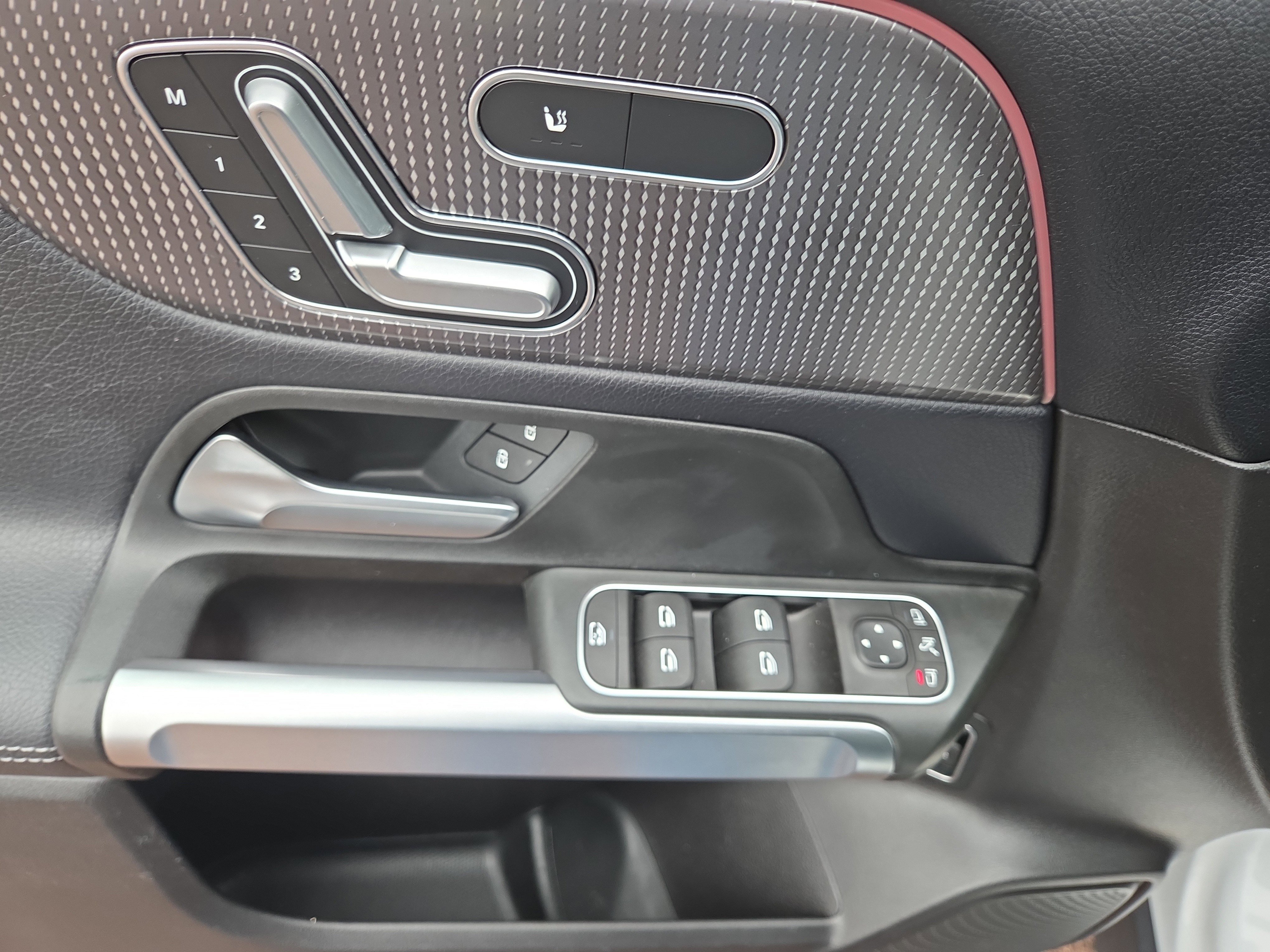 Used 2020 Mercedes-Benz GLB 250 4MATIC image 27