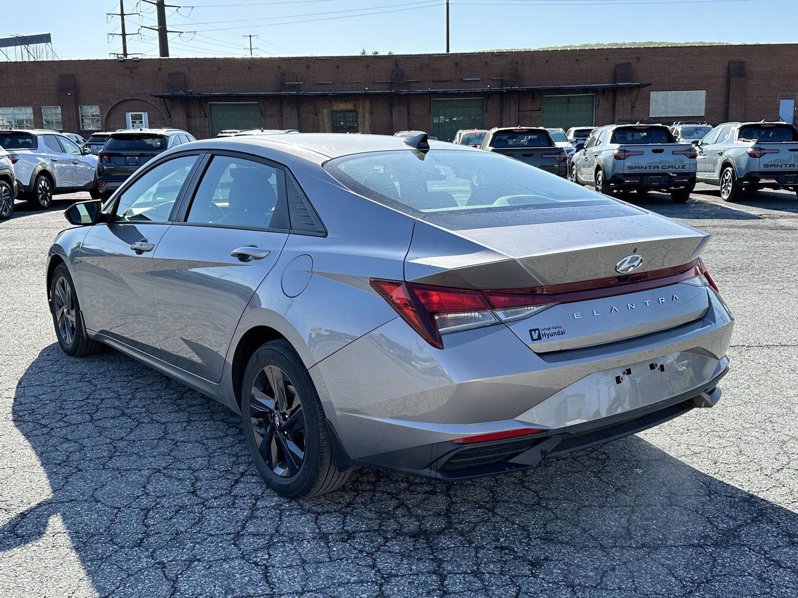 Used 2023 Hyundai Elantra SEL w/ Winter Weather Package image 6