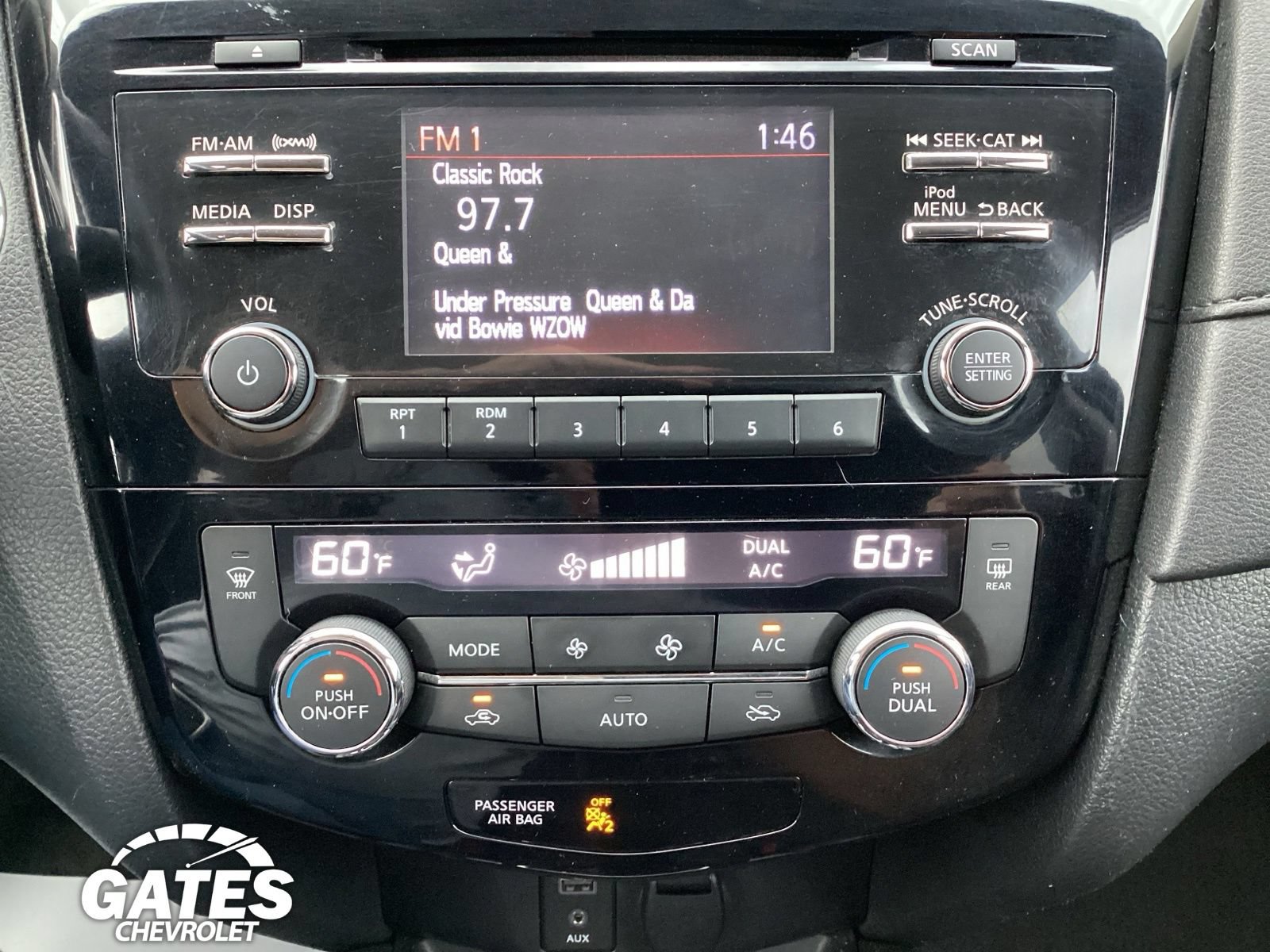 Used 2017 Nissan Rogue SV AWD/4WD image 4