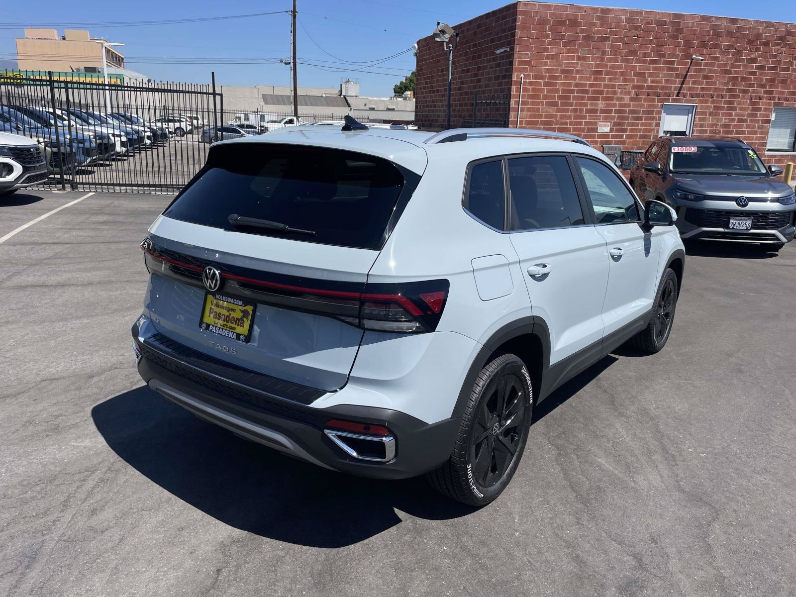 New 2026 Volkswagen Taos SE FWD image 3