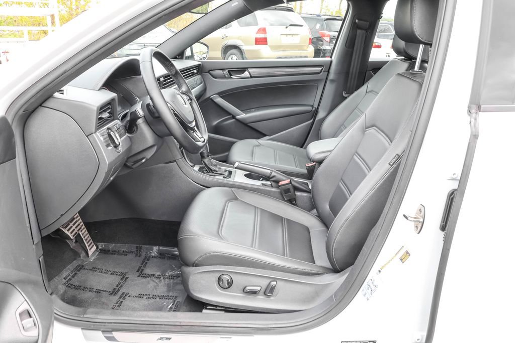 Used 2022 Volkswagen Passat 2.0T R-Line FWD image 6