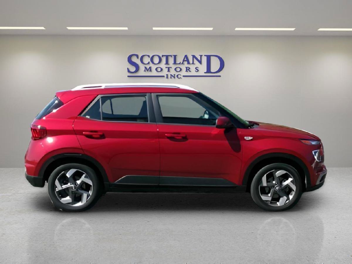 Used 2025 Hyundai Venue SEL FWD image 5