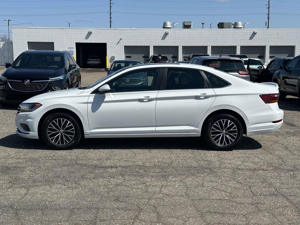 Used 2019 Volkswagen Jetta SE w/ Cold Weather Package image 2