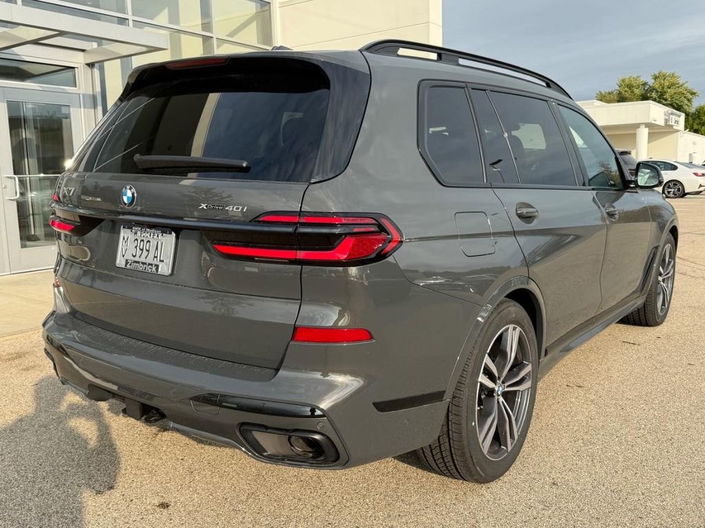 New 2026 BMW X7 xDrive40i w/ Executive Package image 3