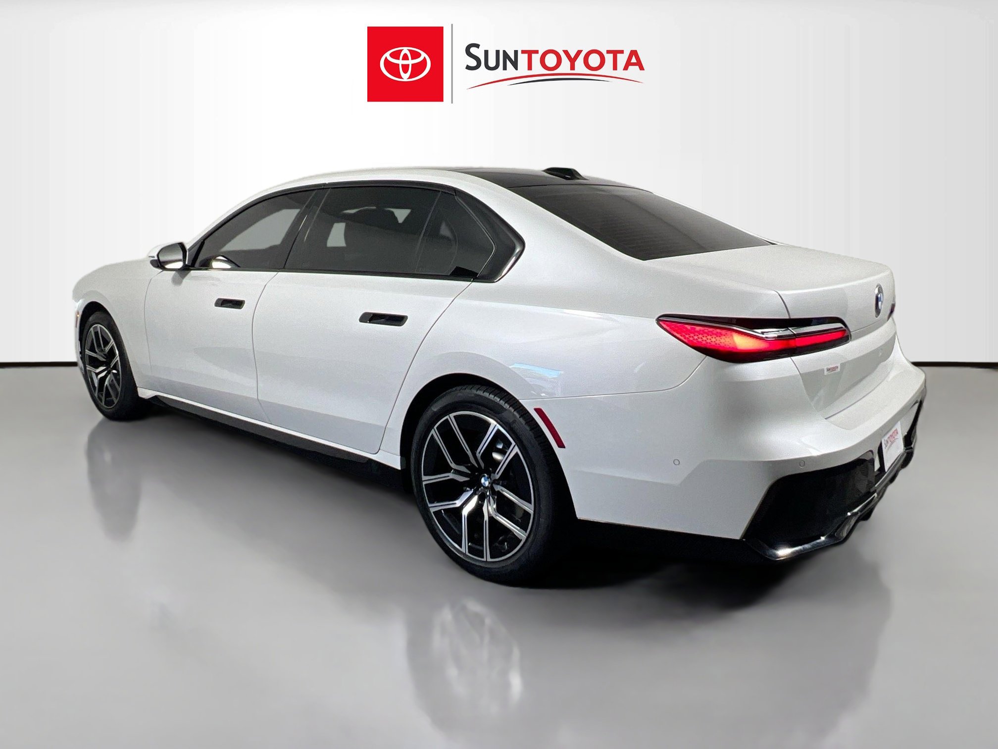 Used 2024 BMW 740i RWD image 6