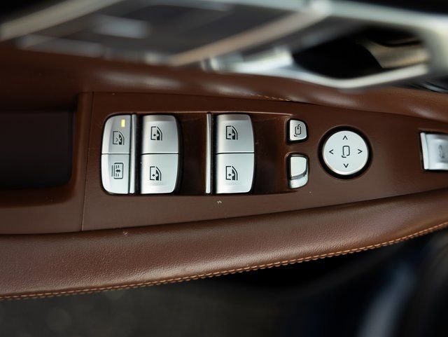 Used 2020 BMW X7 M50i image 31