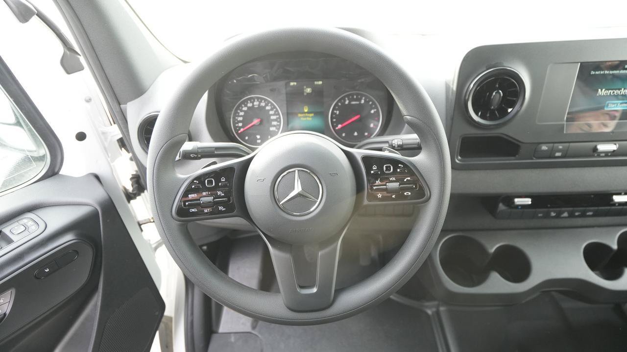 Used 2024 Mercedes-Benz Sprinter 2500 image 15