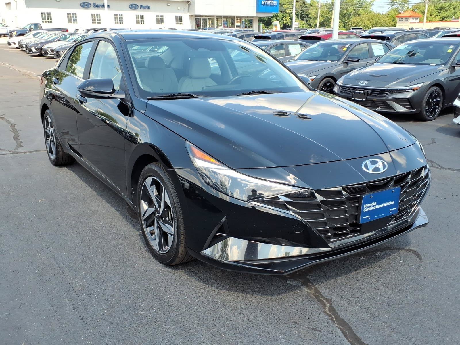 Certified 2023 Hyundai Elantra Limited w/ Cargo Package FWD image 4