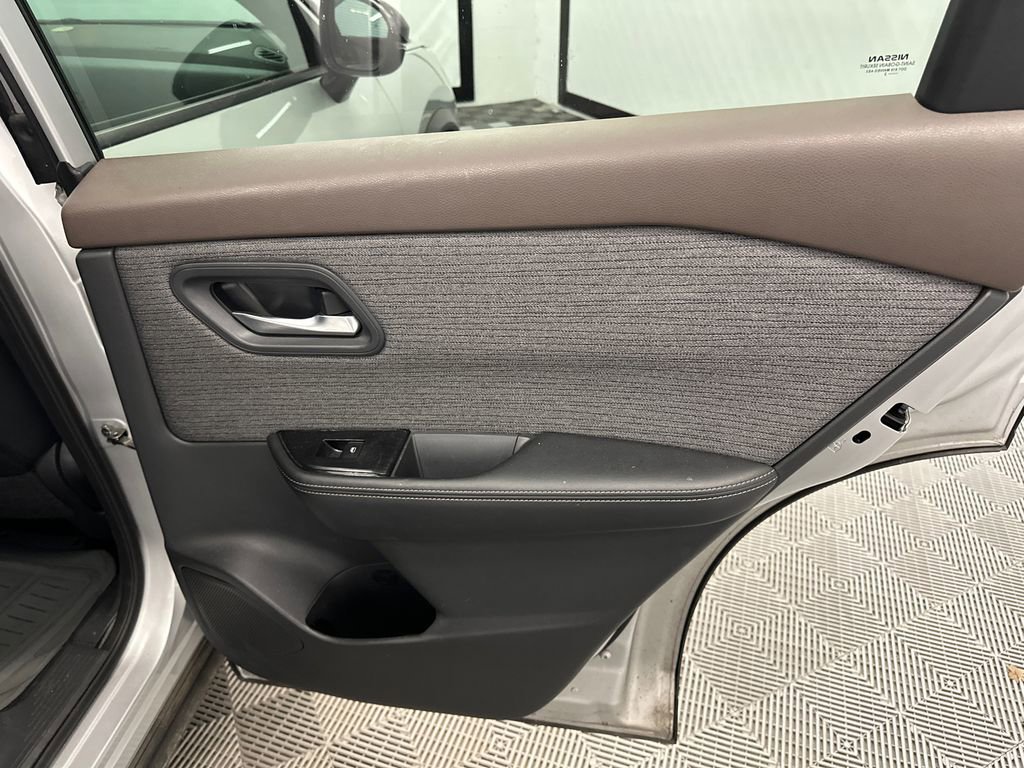 Used 2022 Nissan Rogue SV image 17