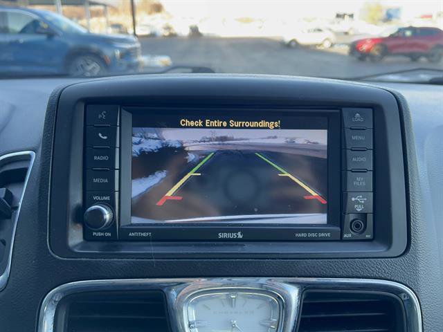 Used 2013 Chrysler Town & Country Touring image 33