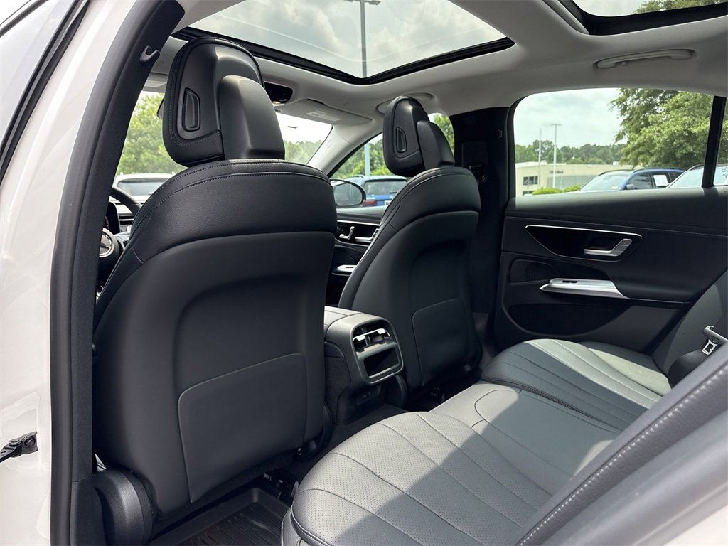 Used 2025 Mercedes-Benz E 350 4MATIC Sedan image 13