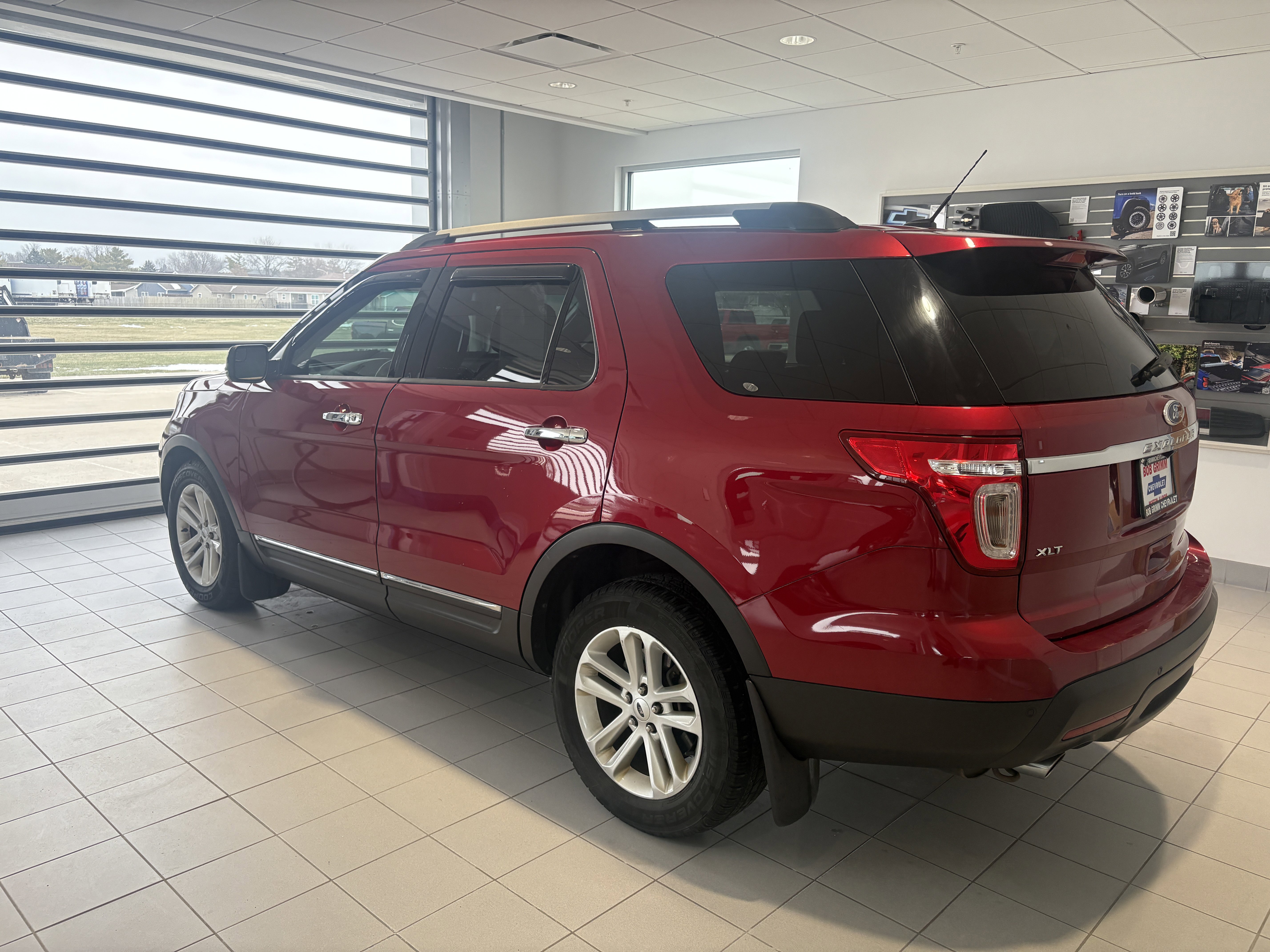 Used 2013 Ford Explorer XLT image 3