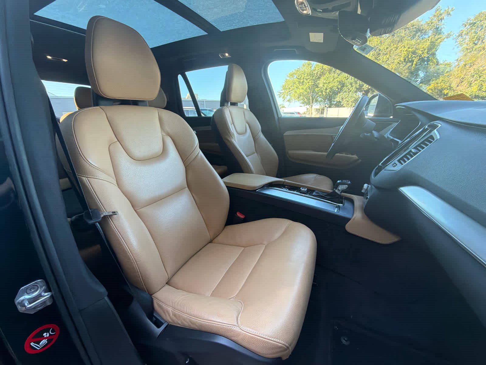 Used 2017 Volvo XC90 T6 Momentum w/ Vision Package AWD/4WD image 17