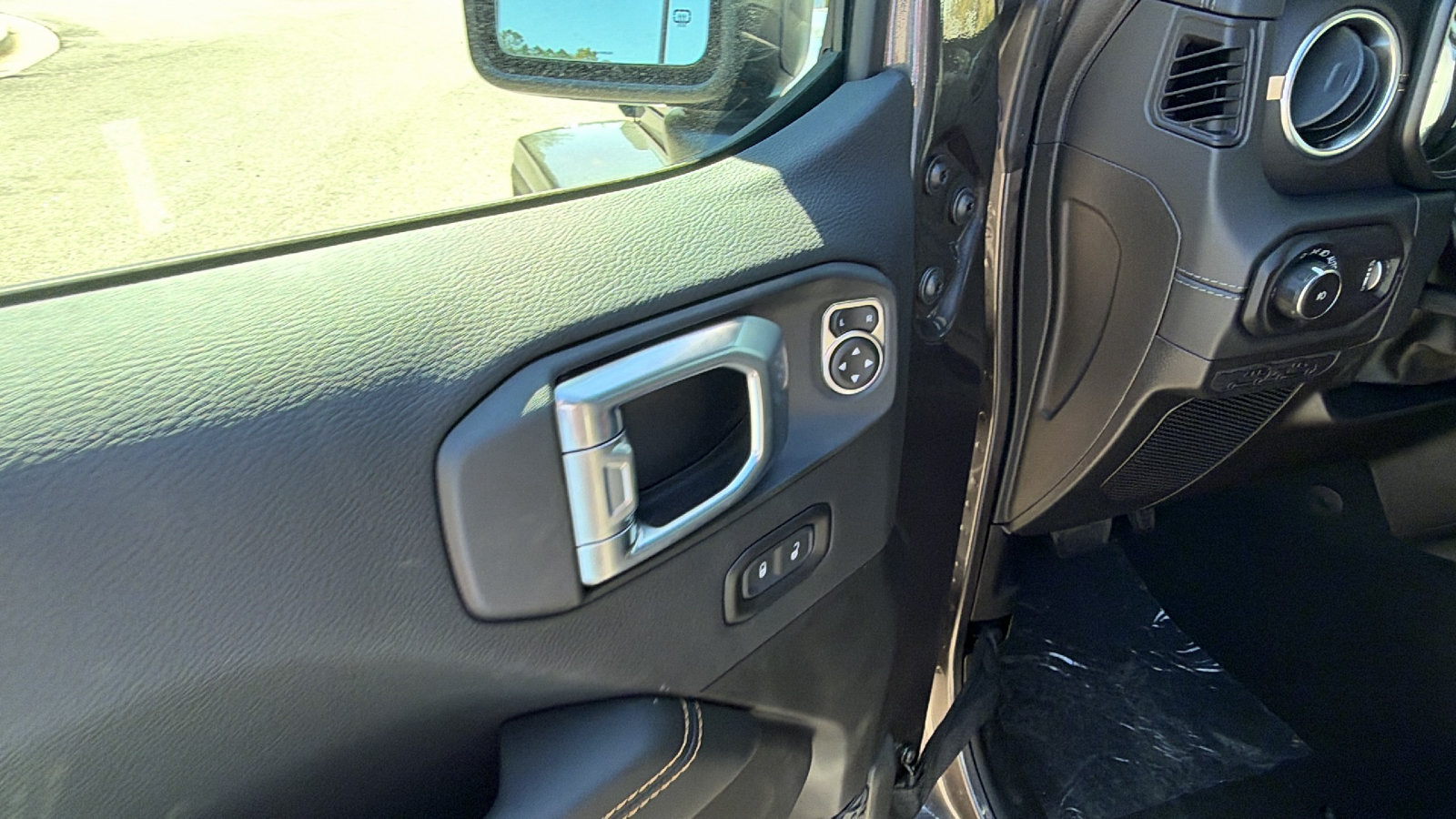 New 2027 Jeep Wrangler Unlimited Sahara AWD/4WD image 15