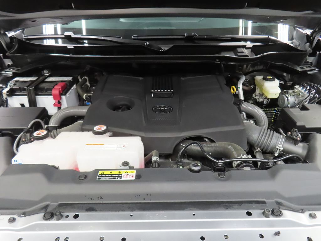 Used 2025 Toyota Tundra SR5 w/ SR5 Convenience Package AWD/4WD image 26