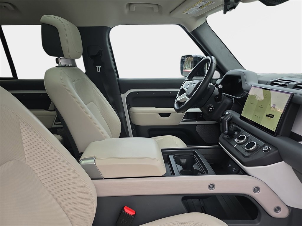 Used 2023 Land Rover Defender 130 First Edition image 10