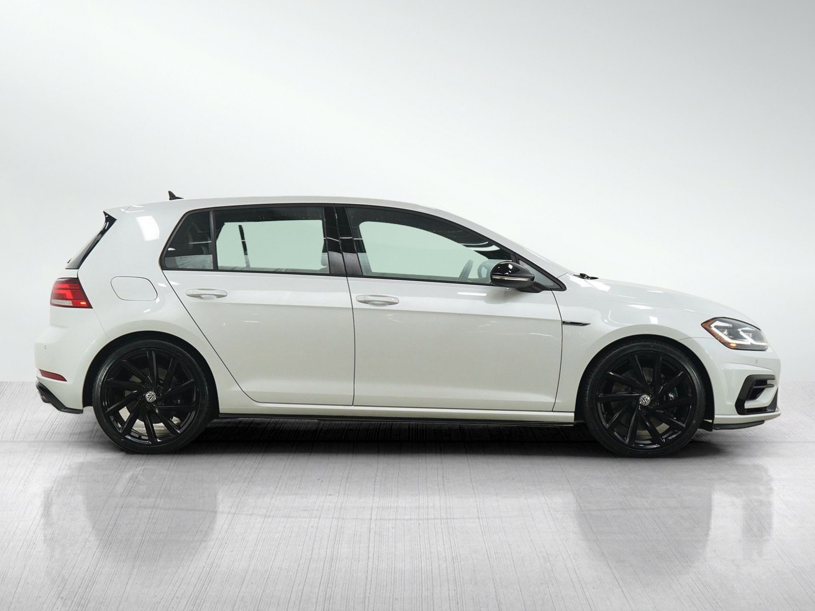 Used 2018 Volkswagen Golf R 4-Door AWD/4WD image 6