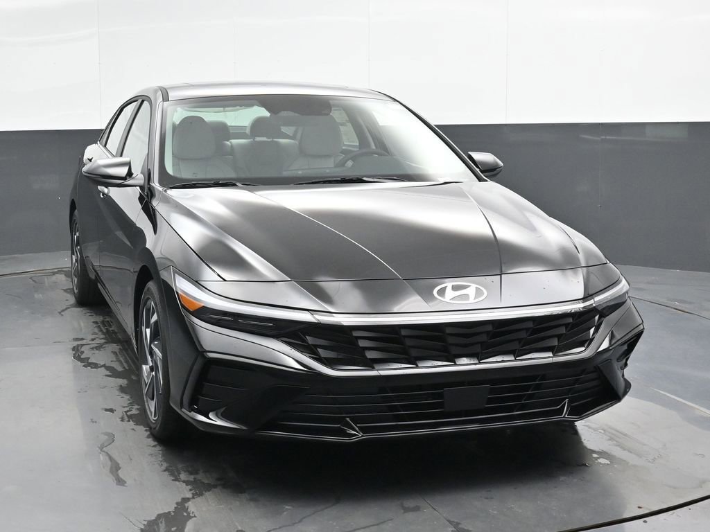 New 2025 Hyundai Elantra Limited image 5