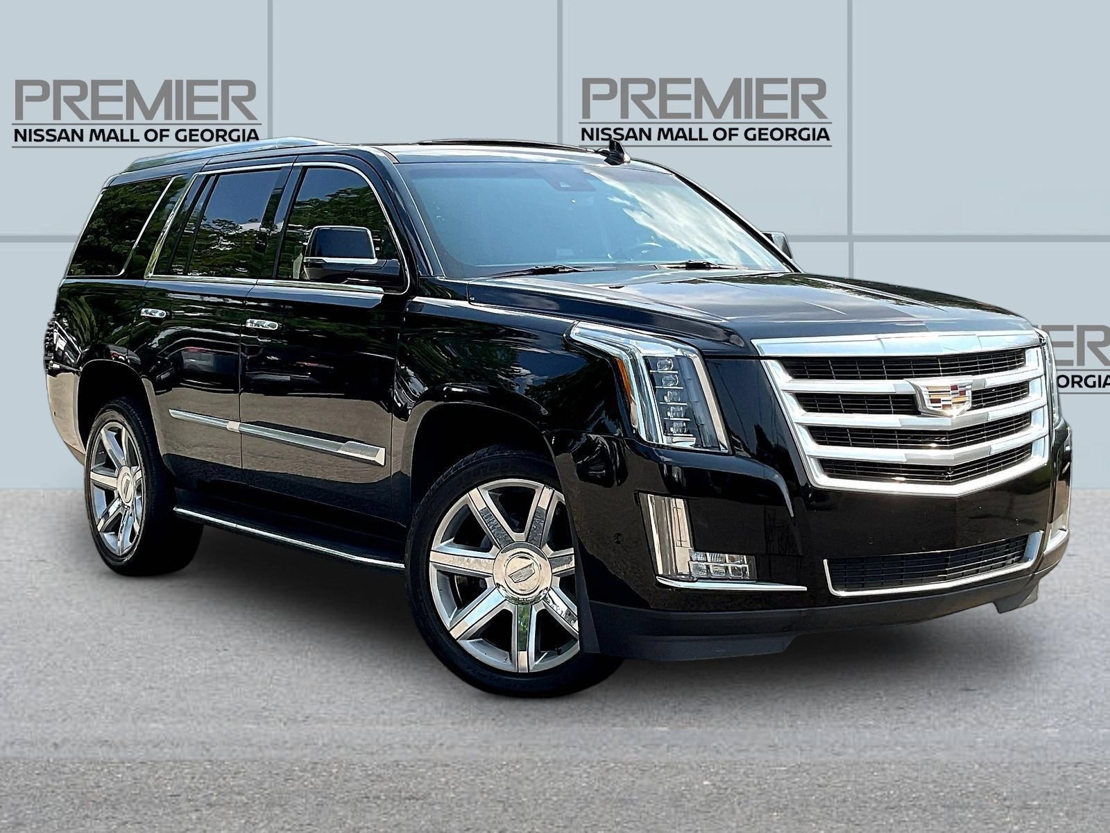 Used 2019 Cadillac Escalade Luxury AWD/4WD image 3