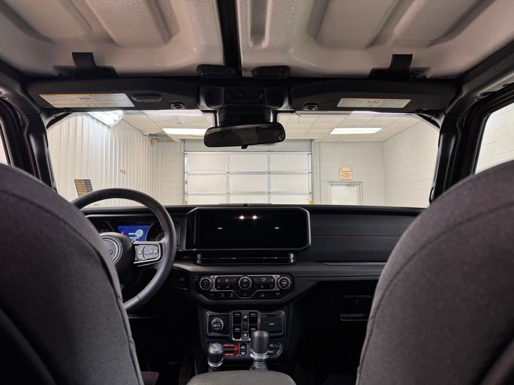 Used 2025 Jeep Wrangler Unlimited Rubicon w/ Convenience Group image 19