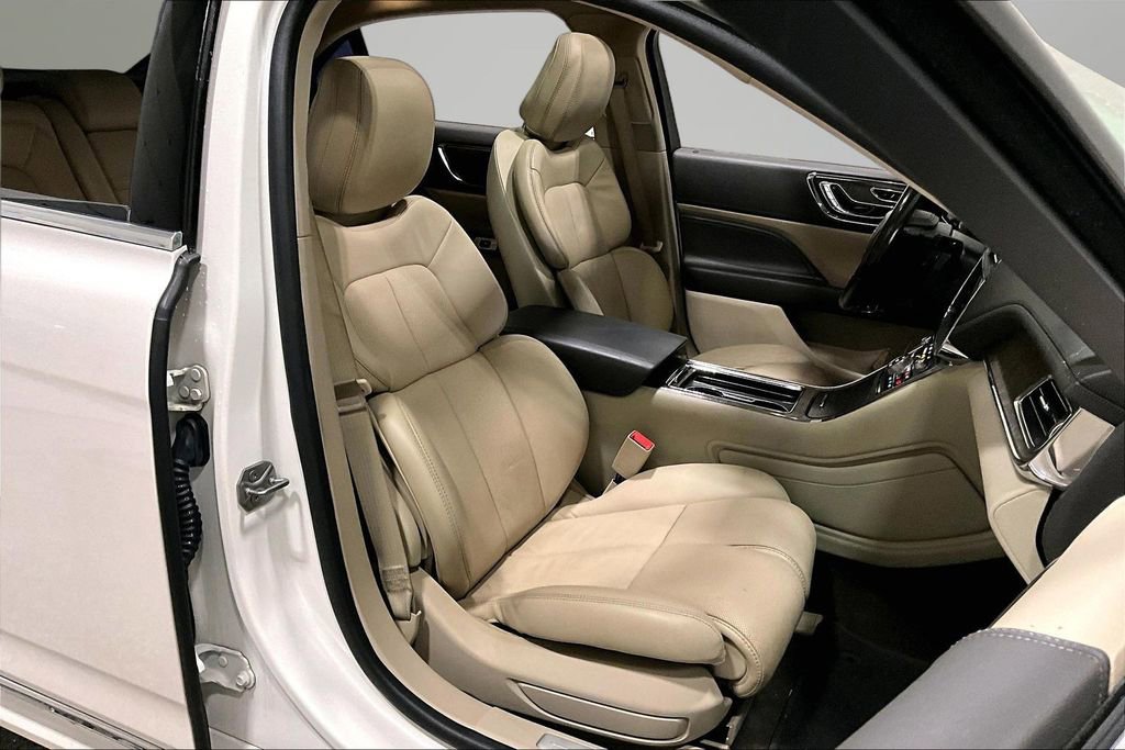 Used 2019 Lincoln Continental Select w/ Continental Climate Package image 28
