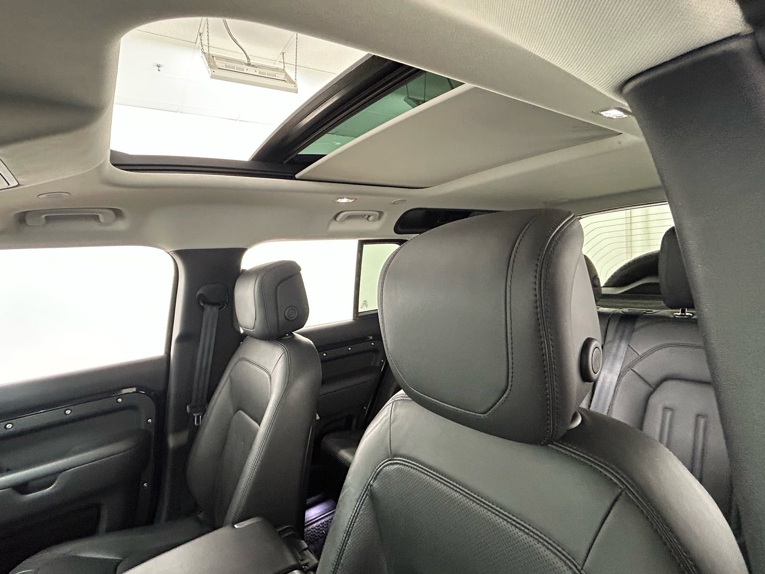 Used 2020 Land Rover Defender 110 HSE image 28